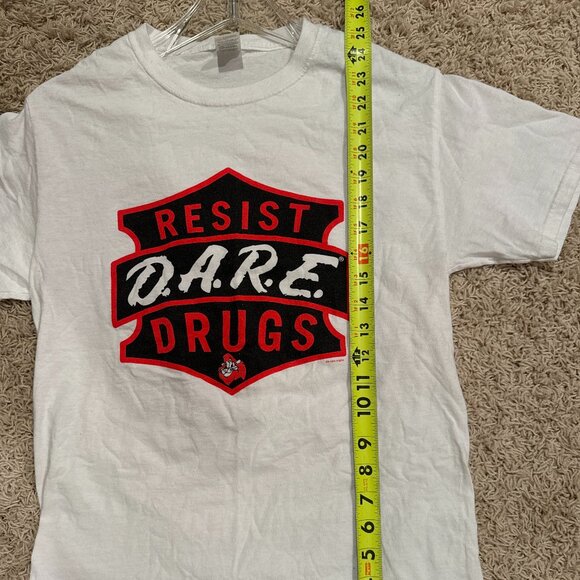 Resist Drugs D.A.R.E Badge - WHITE T-SHIRT - SIZE SMALL - Picture 5 of 7